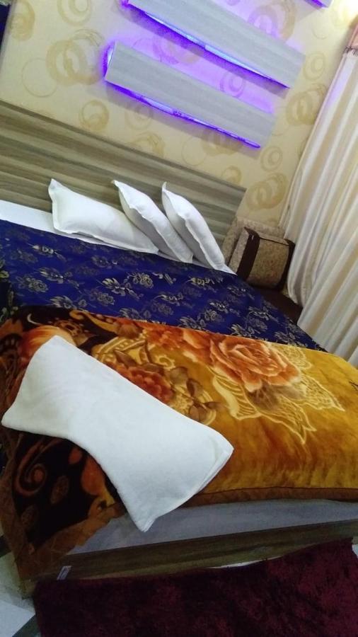 Hotel Rajmahal Тарапит Екстериор снимка
