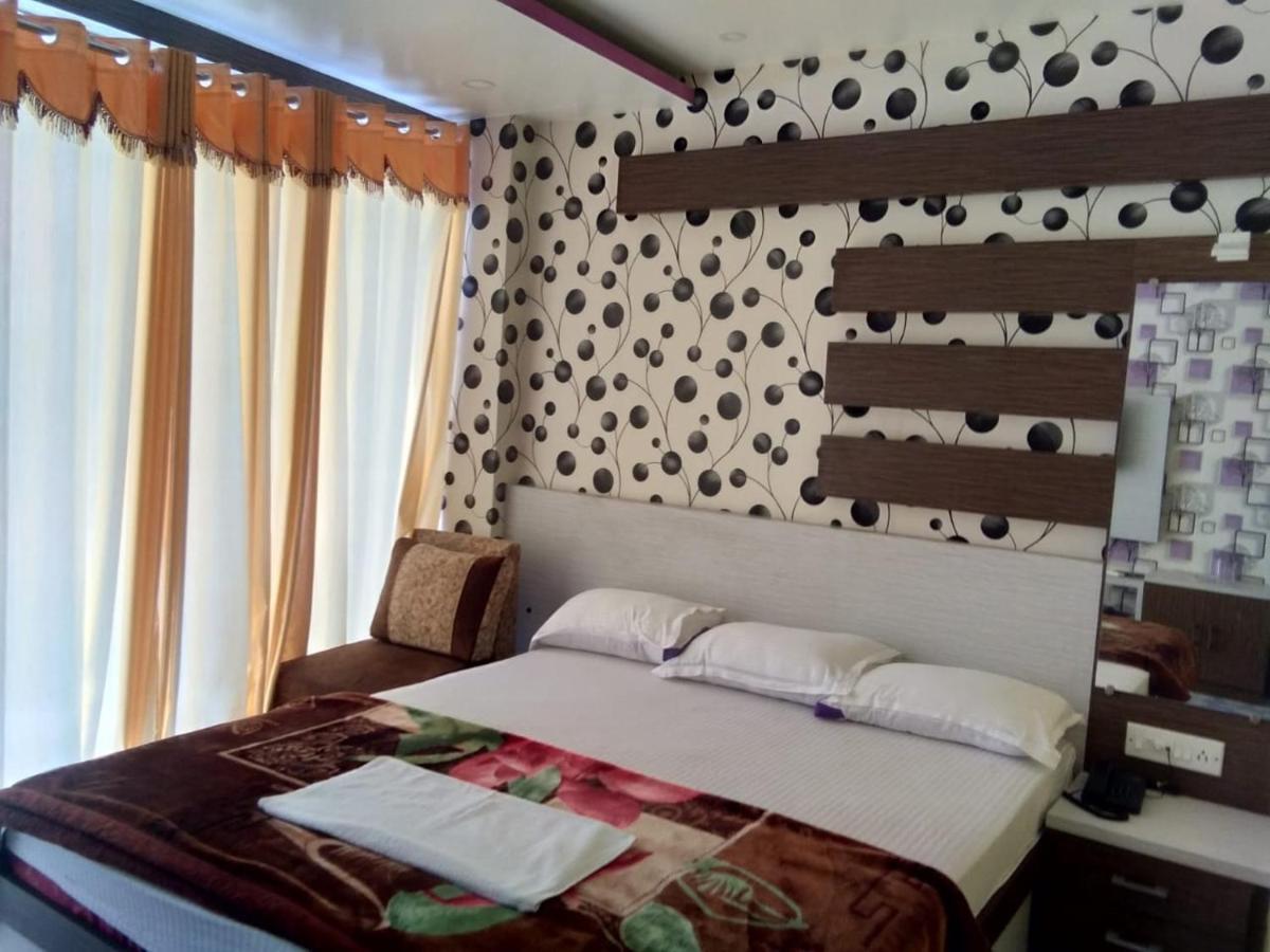 Hotel Rajmahal Тарапит Екстериор снимка